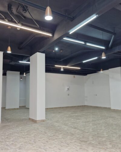 Loja Comercial Premium | 140 m² | 10m de Fachada – Zona Norte